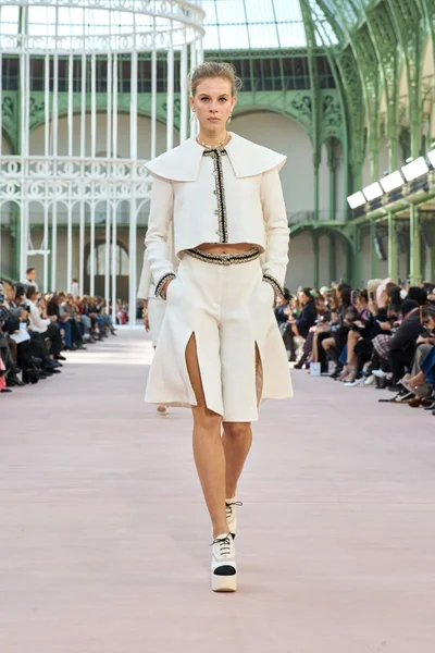 Look 3